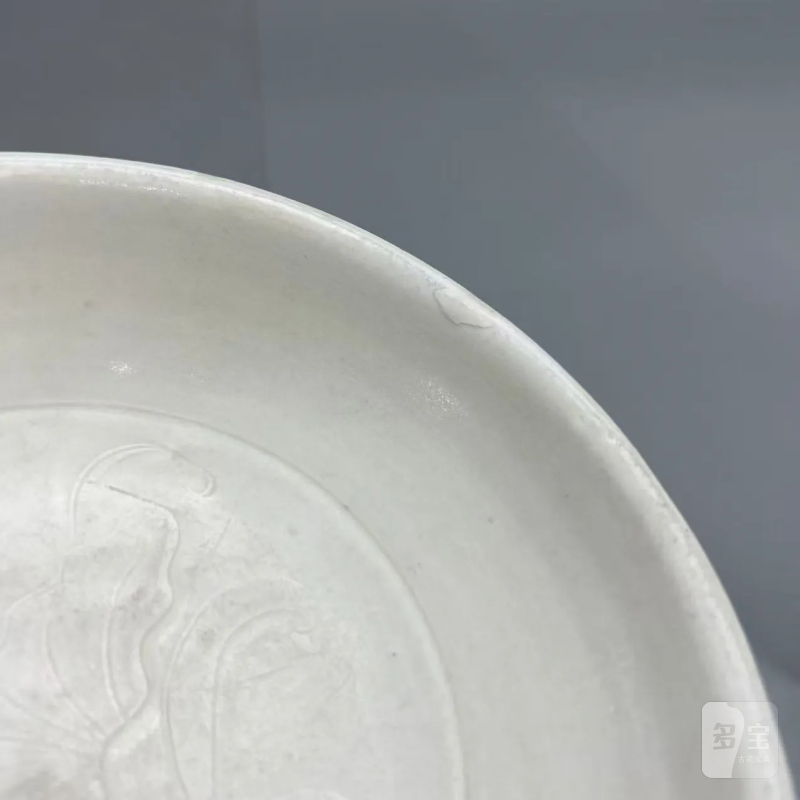 明代 白釉荷花盘 - 图6